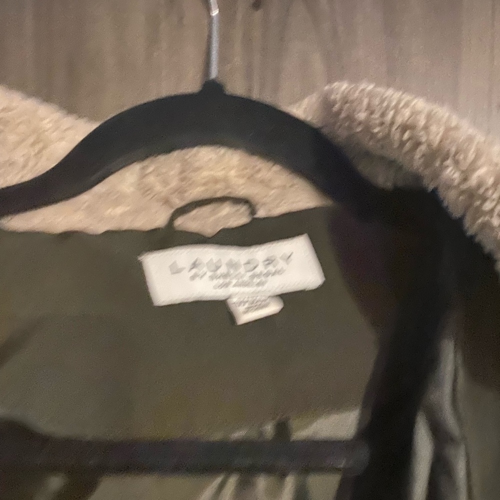 Woman coat - Picture 2 of 4